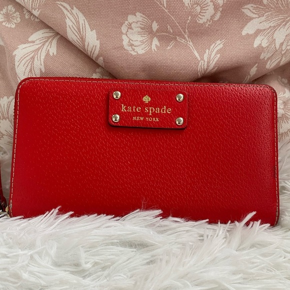 kate spade Handbags - Kate Spade ♠️ Zip around wallet